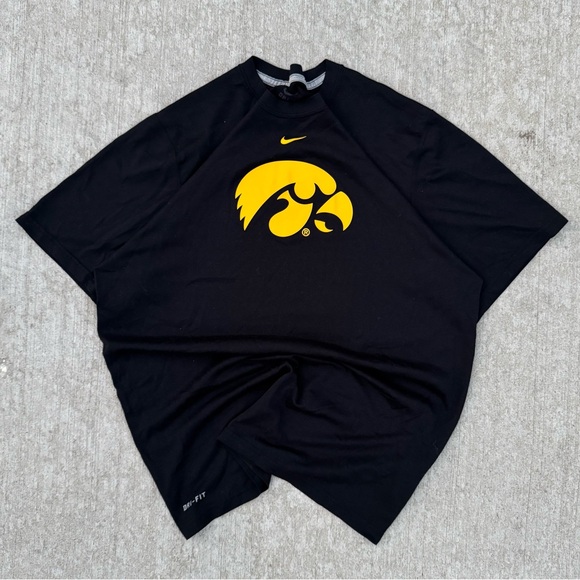 University of Iowa Dri-Fit Nike TShirt - Picture 1 of 2